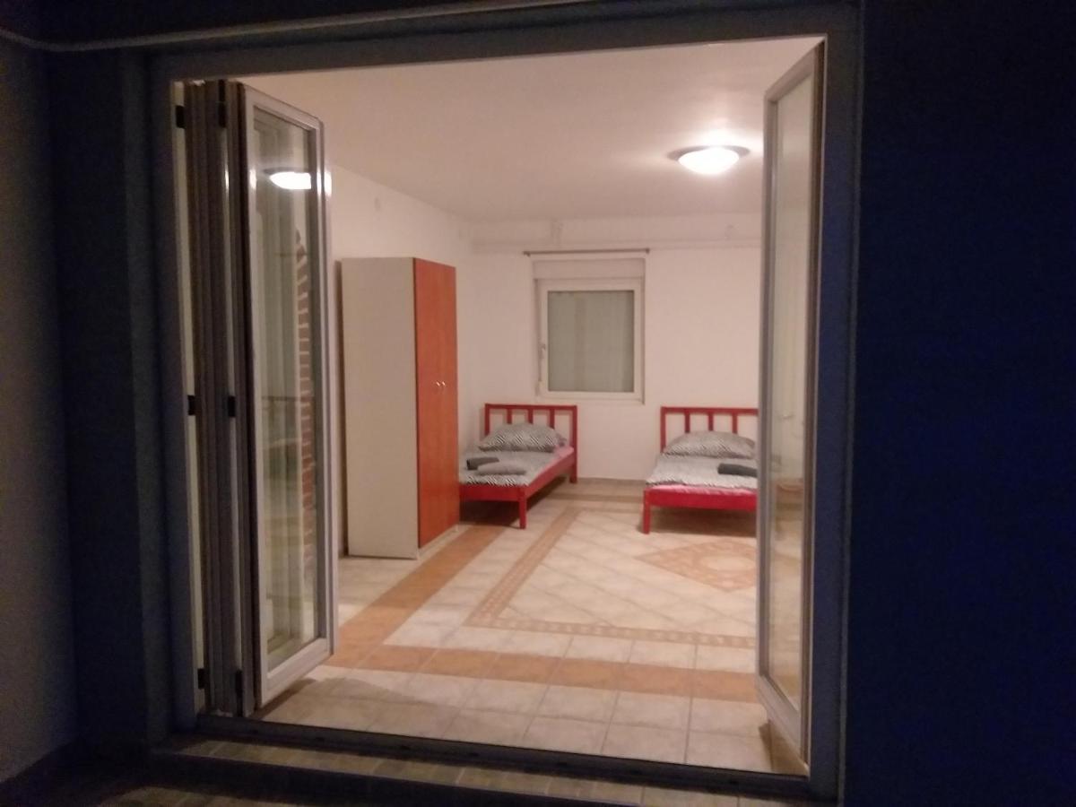 Azure House Aparthotel Keszthely Bagian luar foto