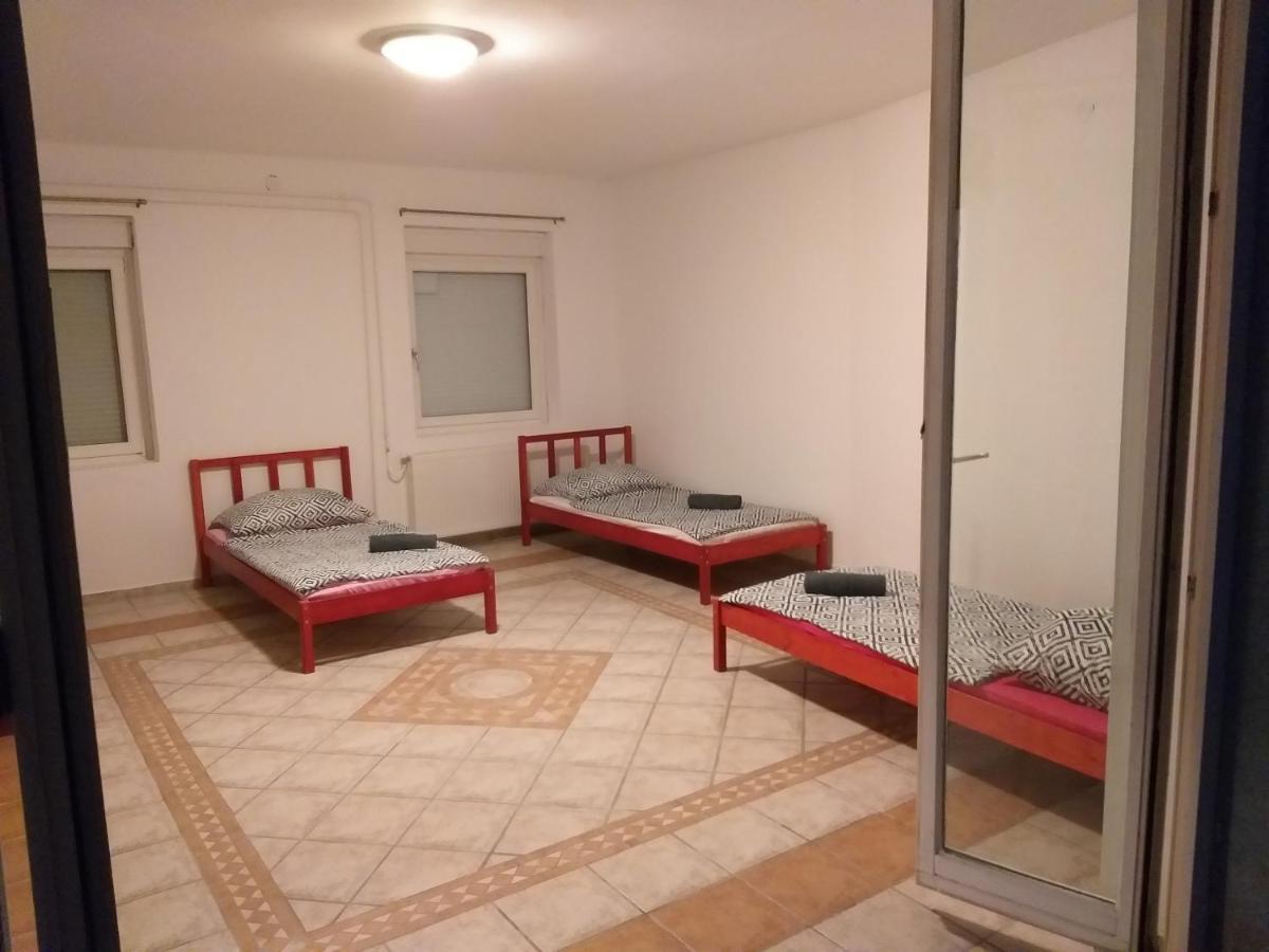 Azure House Aparthotel Keszthely Bagian luar foto