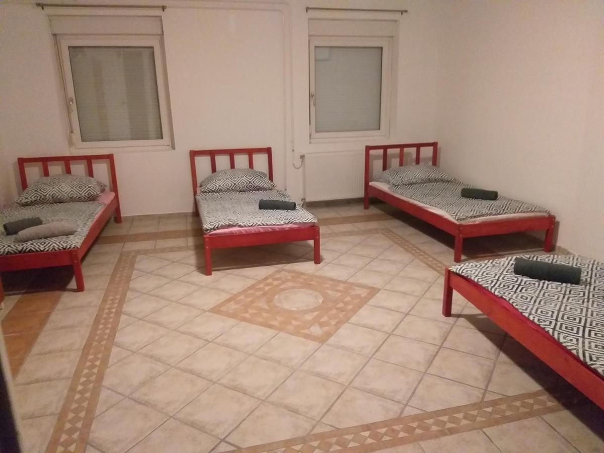 Azure House Aparthotel Keszthely Bagian luar foto