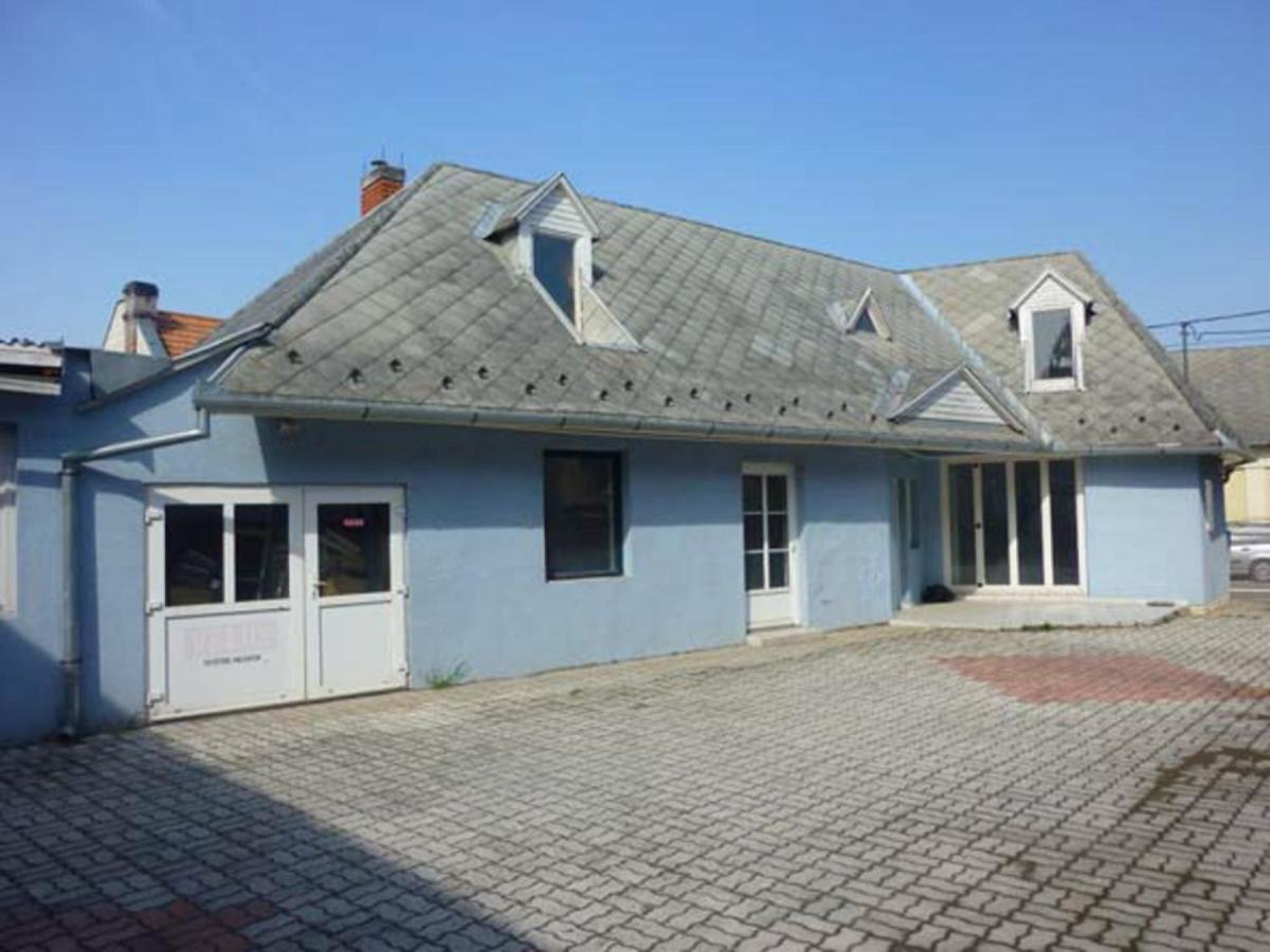 Azure House Aparthotel Keszthely Bagian luar foto