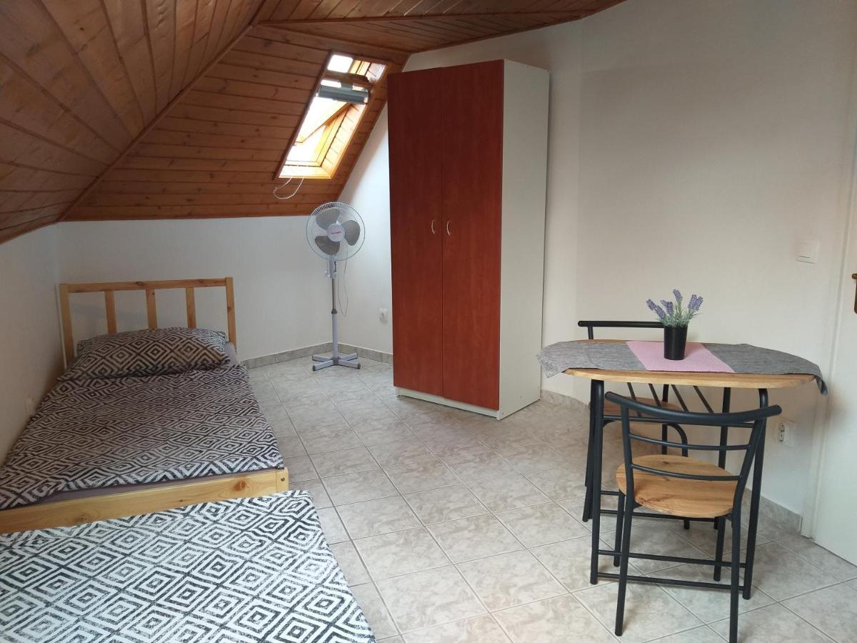 Azure House Aparthotel Keszthely Bagian luar foto