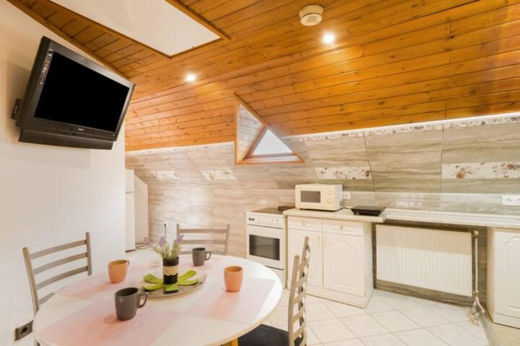 Azure House Aparthotel Keszthely Bagian luar foto