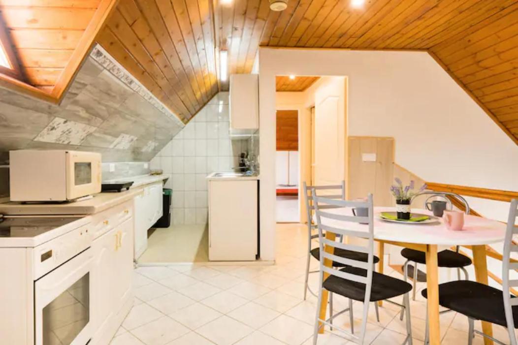 Azure House Aparthotel Keszthely Bagian luar foto