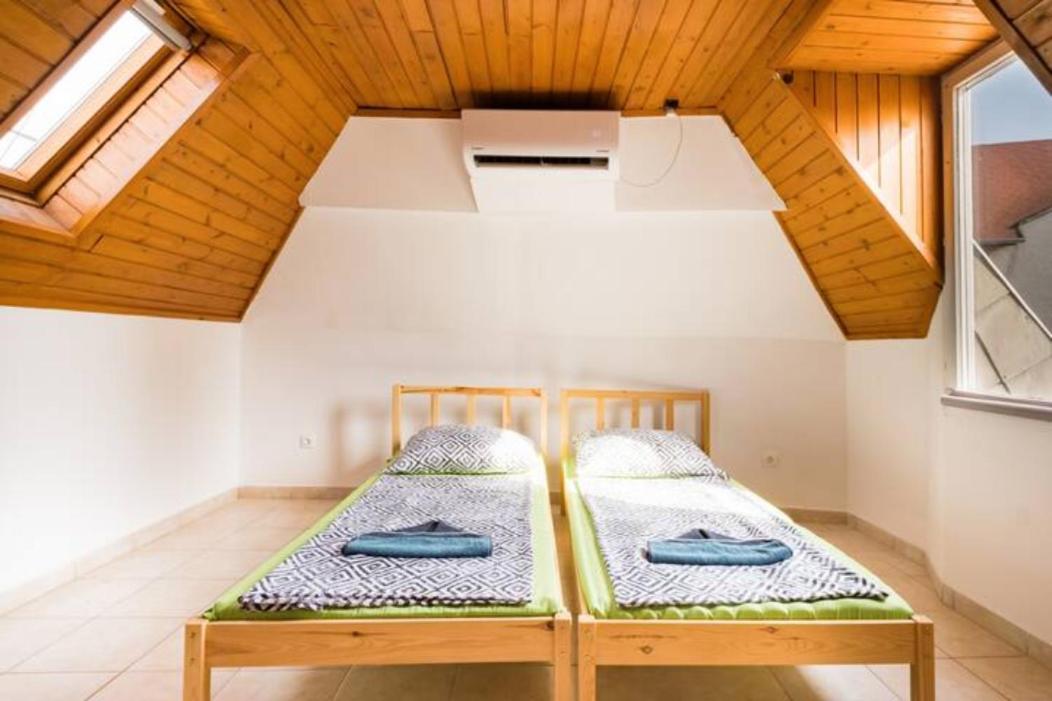 Azure House Aparthotel Keszthely Bagian luar foto