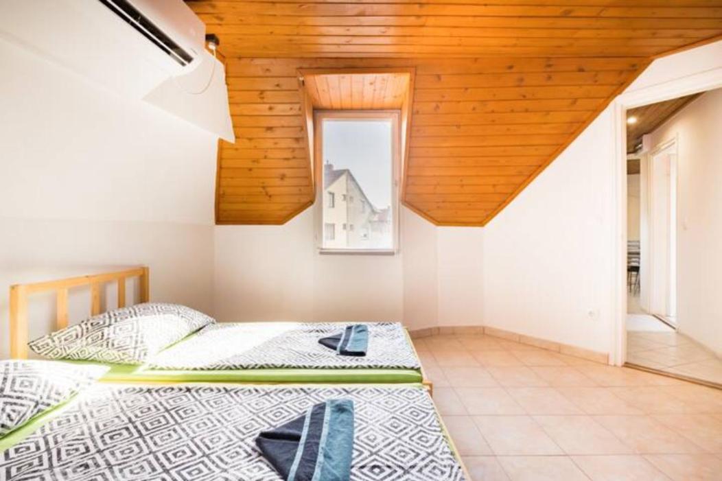Azure House Aparthotel Keszthely Bagian luar foto