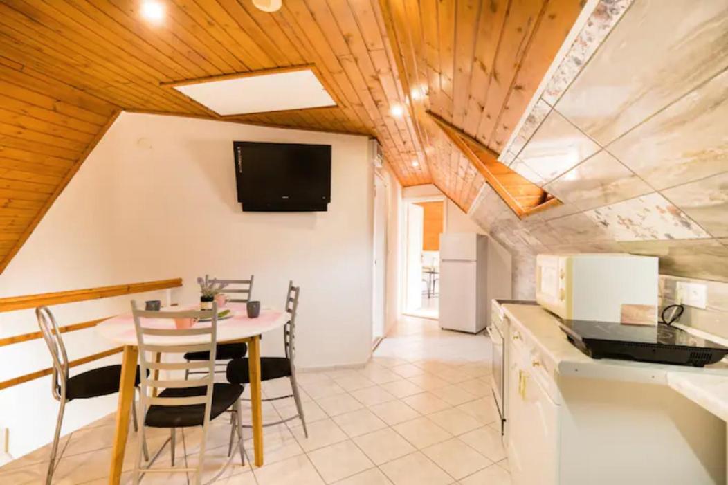 Azure House Aparthotel Keszthely Bagian luar foto
