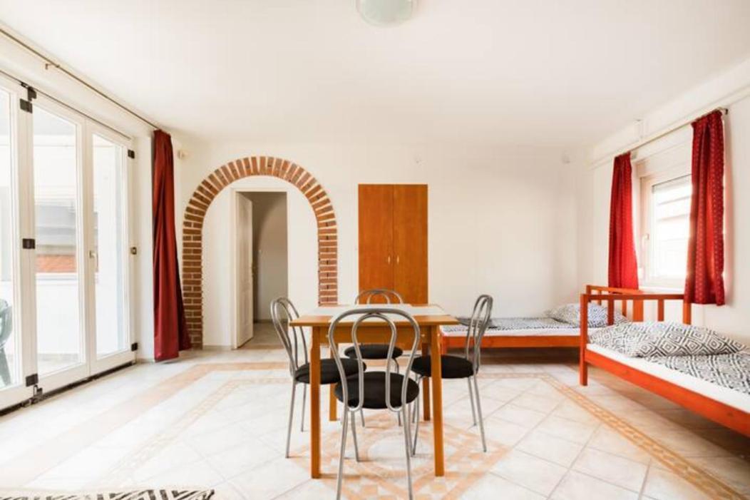 Azure House Aparthotel Keszthely Bagian luar foto
